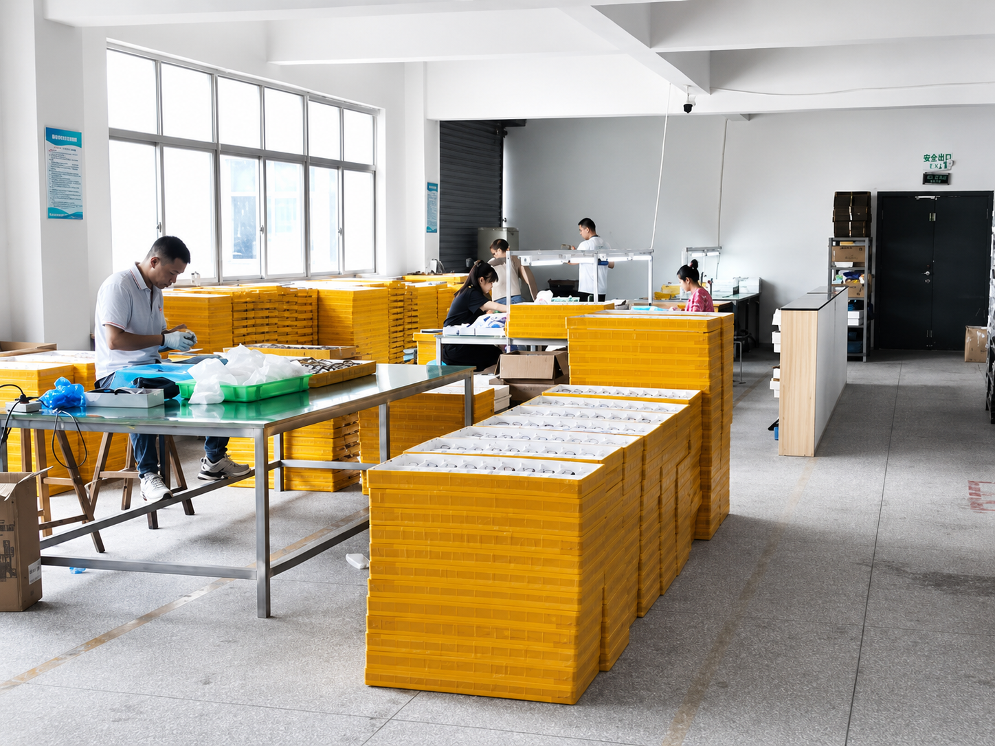 Eyewear packing and warehouse stock